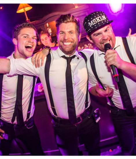 WELKOM ZINGENDE BARMANNEN!