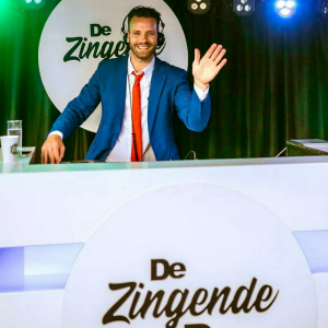 De Zingende DJ