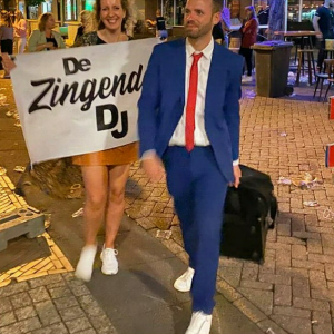 De Zingende DJ