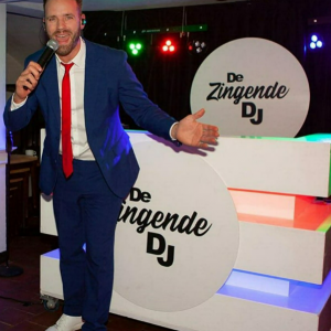 De Zingende DJ