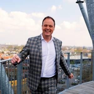 Jurgen Jonkers zingt Frans Bauer Tribute boeken