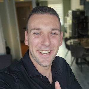 Zingende DJ Rick Kreté