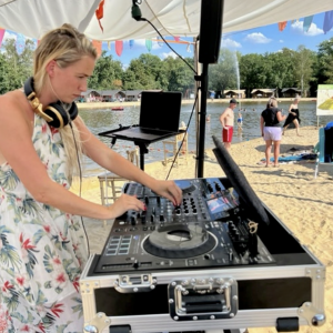 Strand DJ MEL