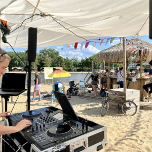 Strand DJ MEL