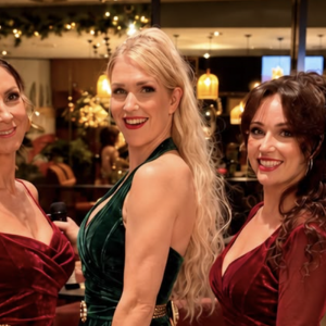 THE HIT GIRLS – CHRISTMAS PARTY