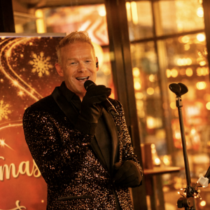 The Suited Singer | Cozy Christmas Live