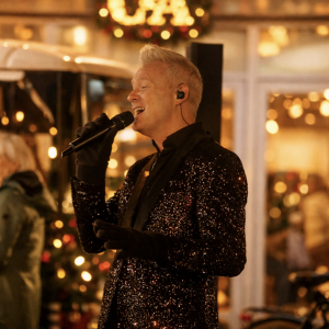 The Suited Singer | Cozy Christmas Live