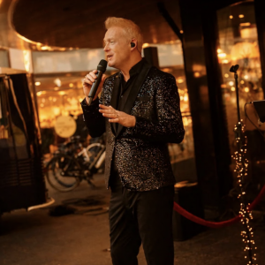 The Suited Singer | Cozy Christmas Live