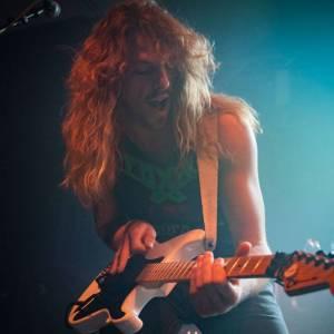 Up the Irons: A tribute to Iron Maiden boeken