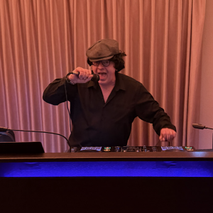 Vinyl DJ Ron