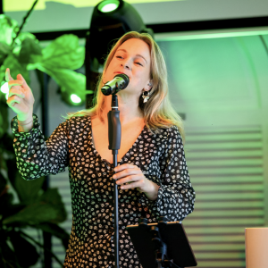 Zangeres Lieke D boeken