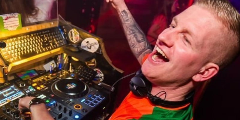 Feest DJ Houtum boeken