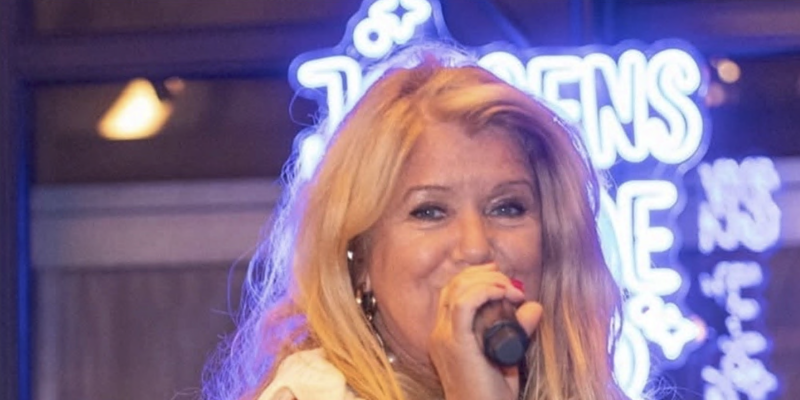 Feestzangeres Petra