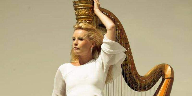 Harpist Lucia