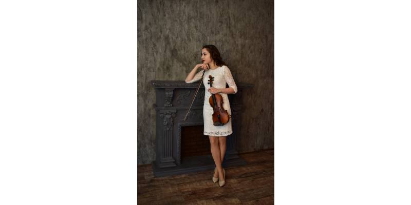 Violist Mariia