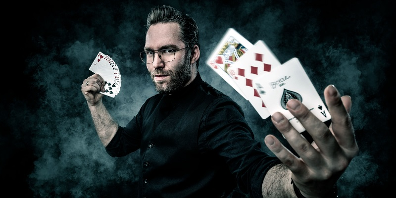 Tafelgoochelaar Elmar Hofstee