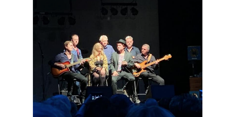 The Mon Amour band boeken