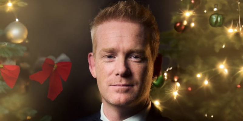 The Suited Singer | Cozy Christmas Live