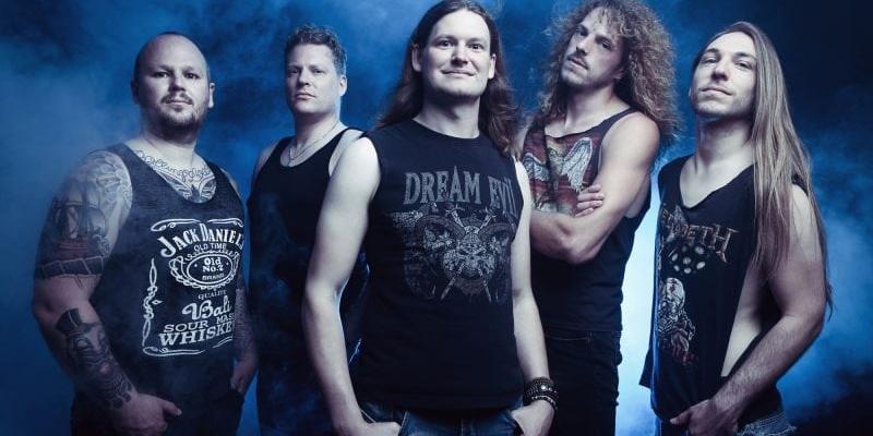 Up the Irons: A tribute to Iron Maiden boeken