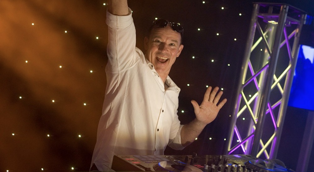 Feest DJ Friso inhuren