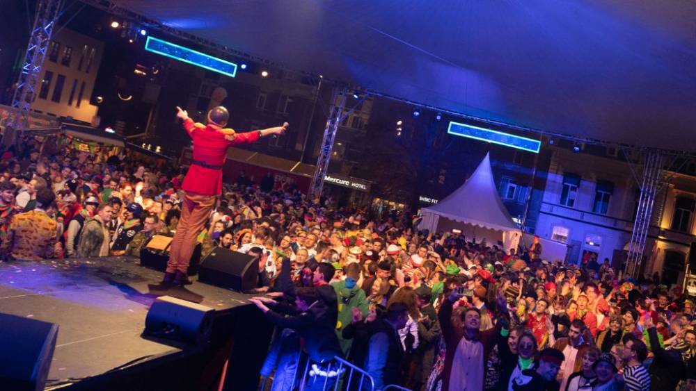 carnavals zanger chef soldaat